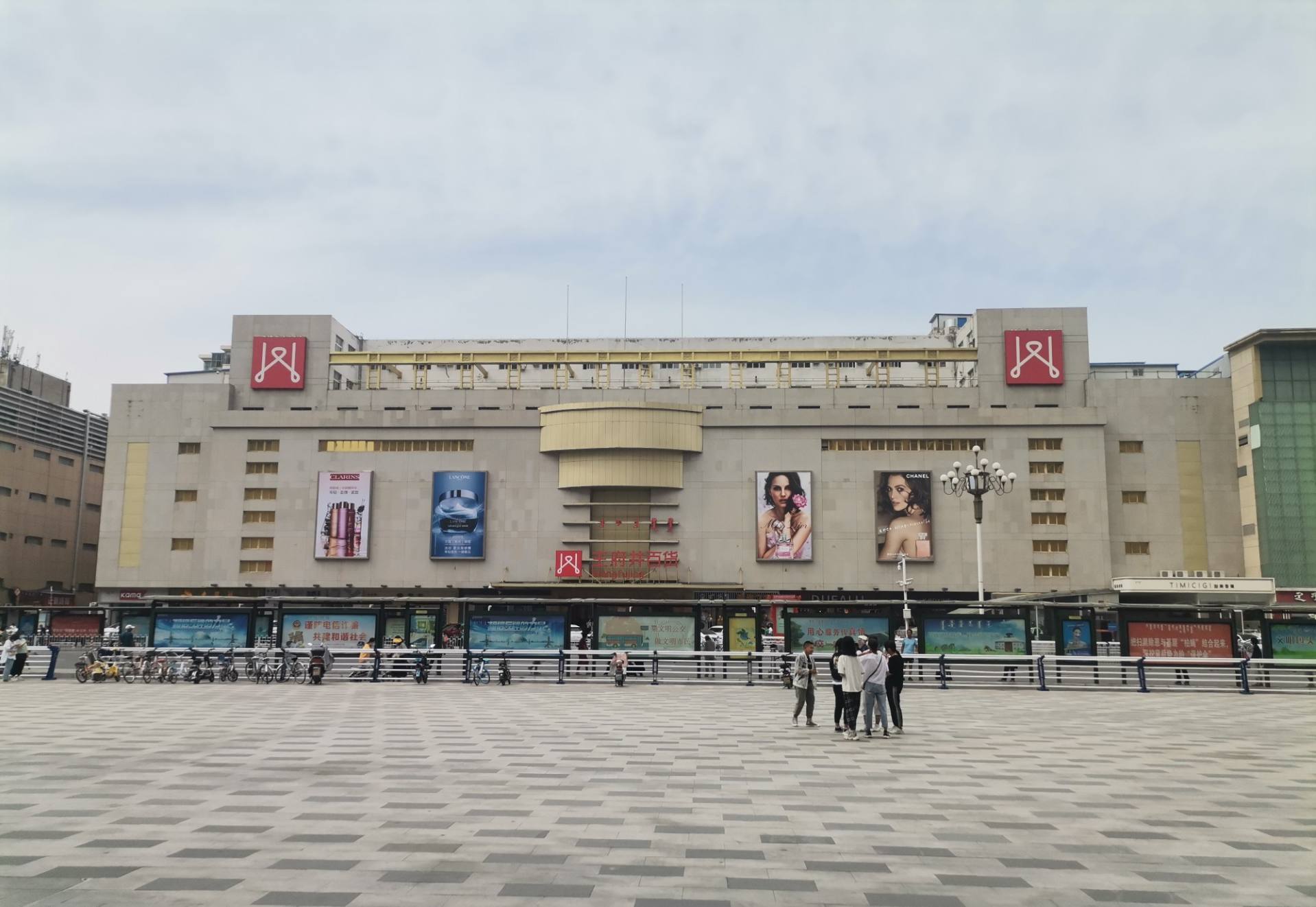 包头利来国国际最给力的老牌百货昆区店